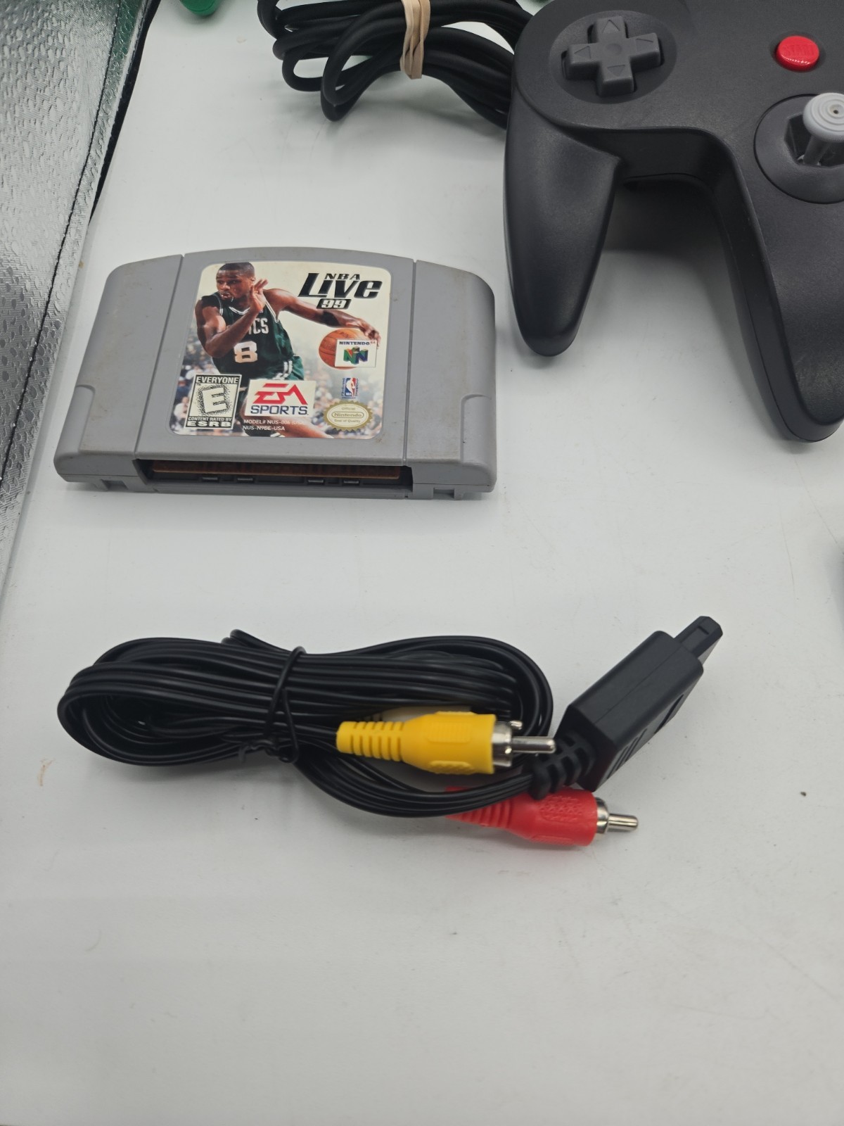 Nintendo 64 N64 System Console Bundle Controllers Cords & Jumper Pack Games Wow