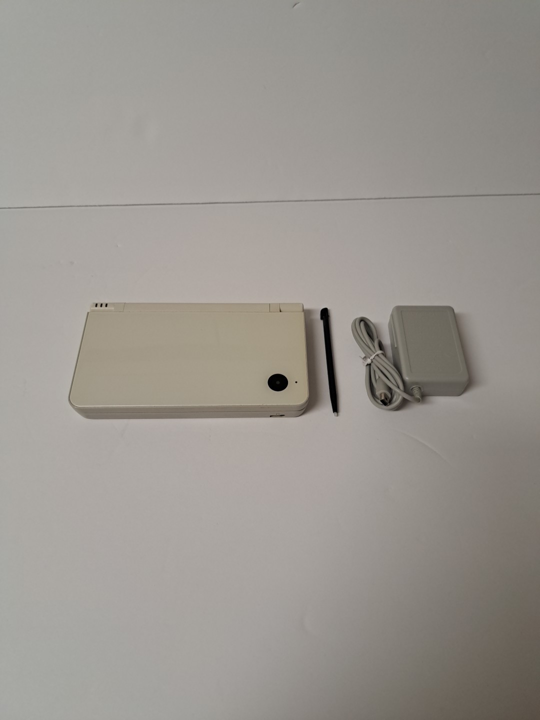 Japanese Nintendo DSI XL w/ 3rd Party Stylus, Battery, Charger. PLEASE READ