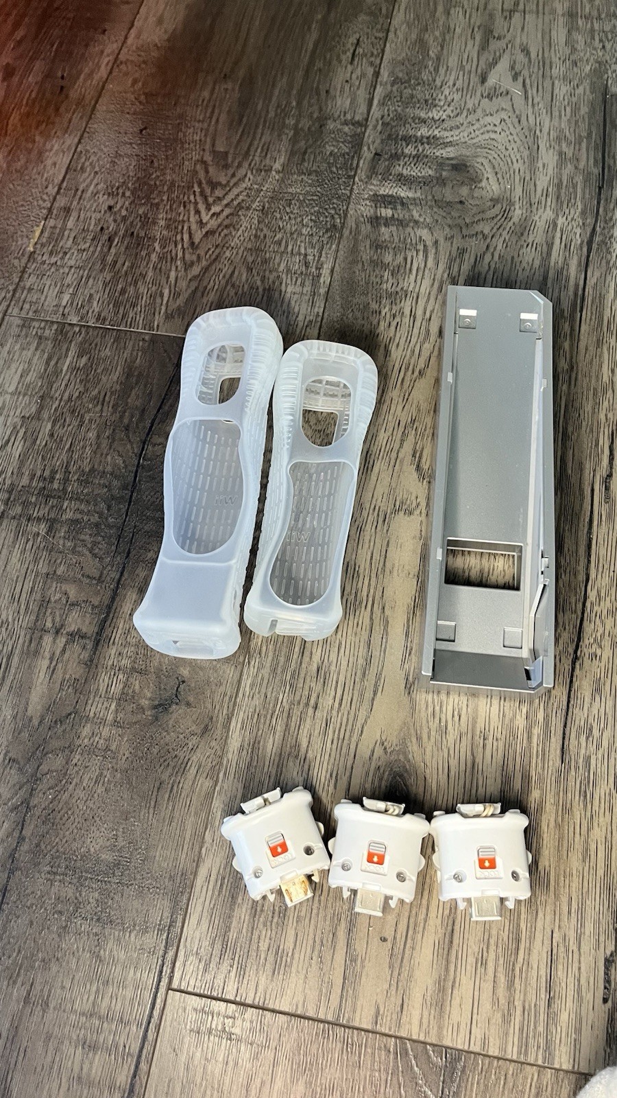 Nintendo Wii RVL-001 512 MB Home Console Wii Bundle Three Controllers