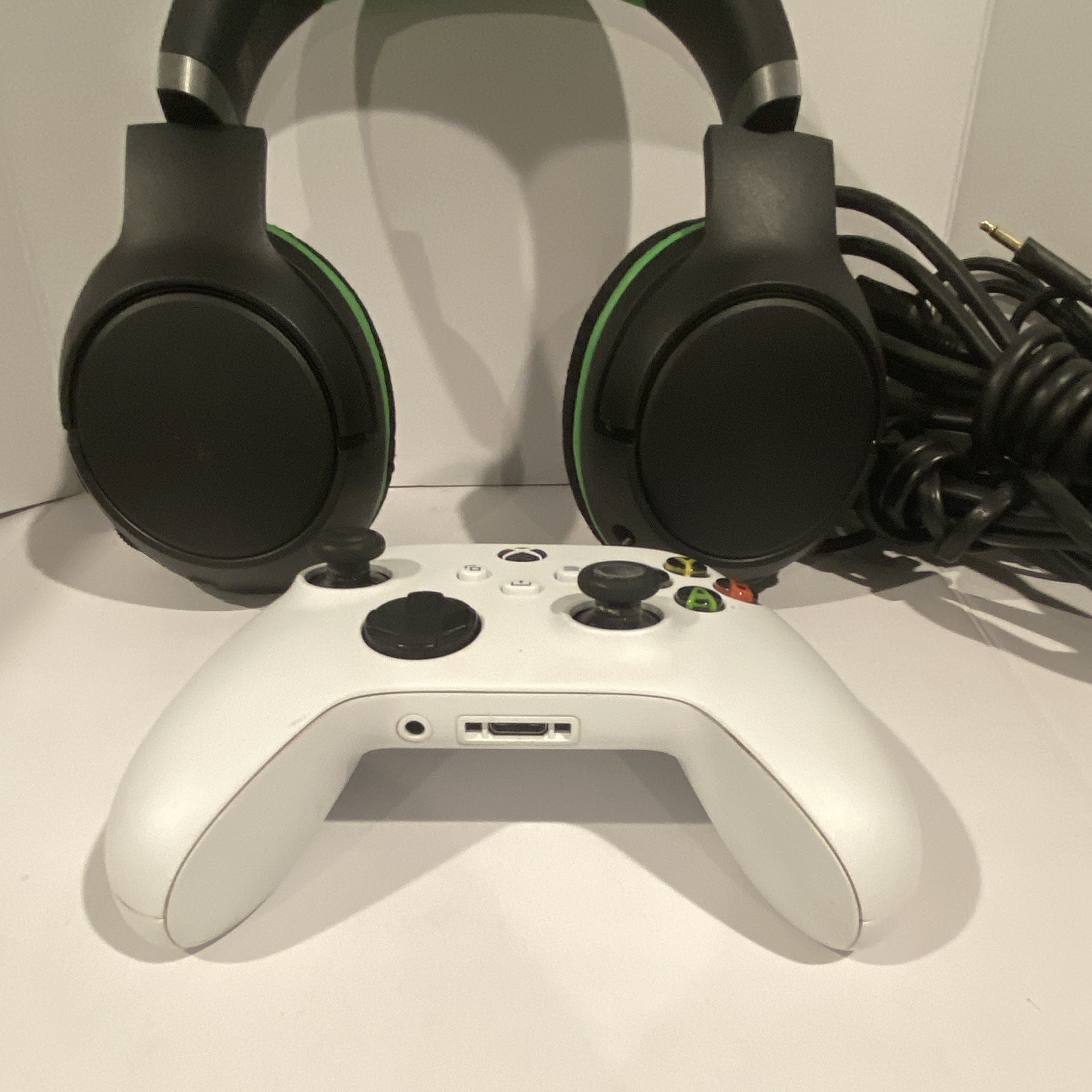 Microsoft Xbox Series S 512GB White Console Bundle Controller Headset 1440p