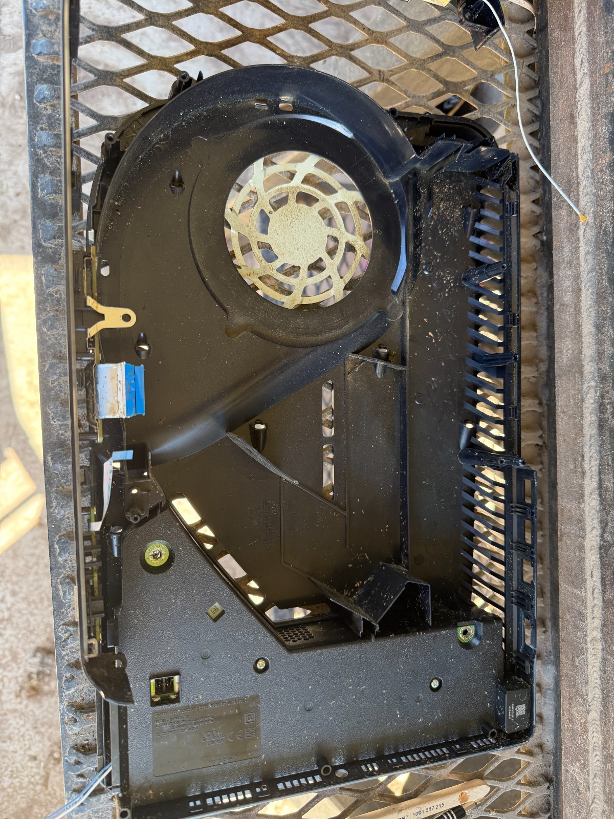 !!FOR PARTS ONLY!! White PS5 Digital, Non-Functional, Heavy Damage