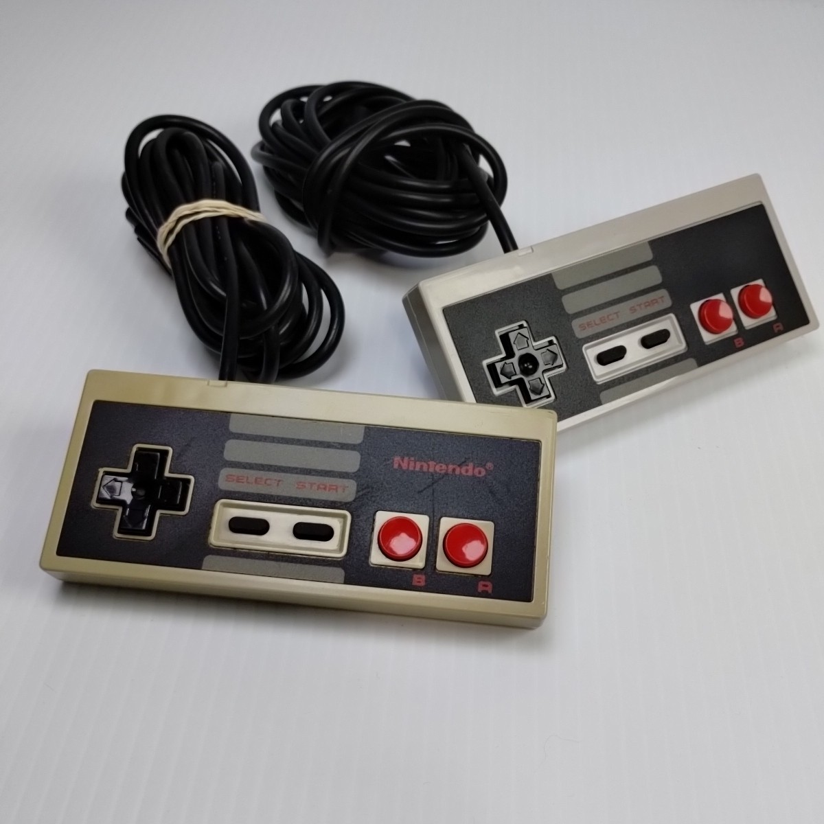 VTG 1985 Nintendo NES-001 Console Controller W Hogan’s Alley Bundle Game Zapper