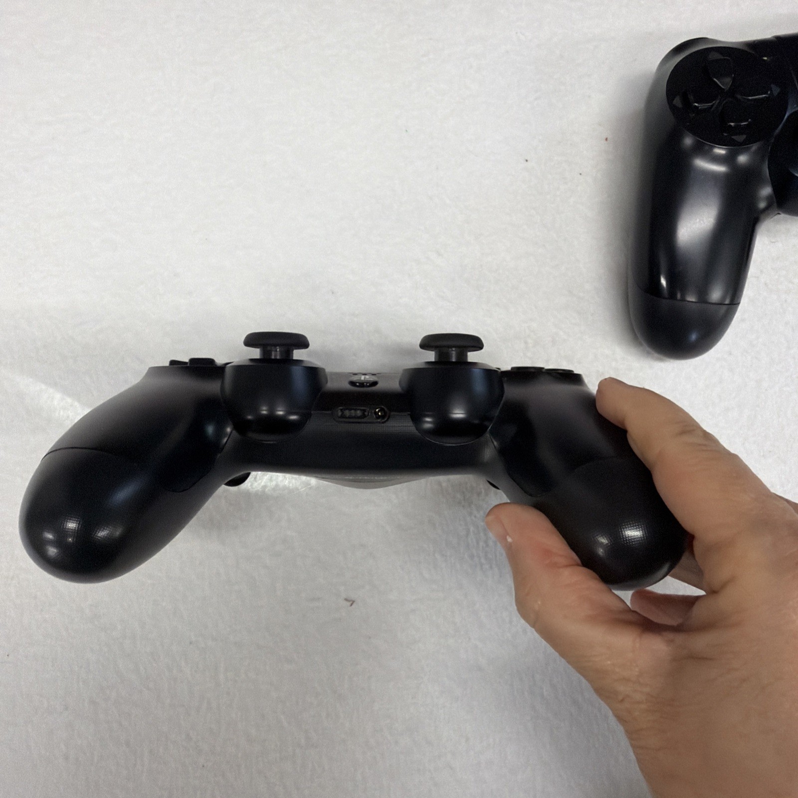 PS4 Model CUH-2015A Black 2 Wireless Controllers HDMI & Power cord