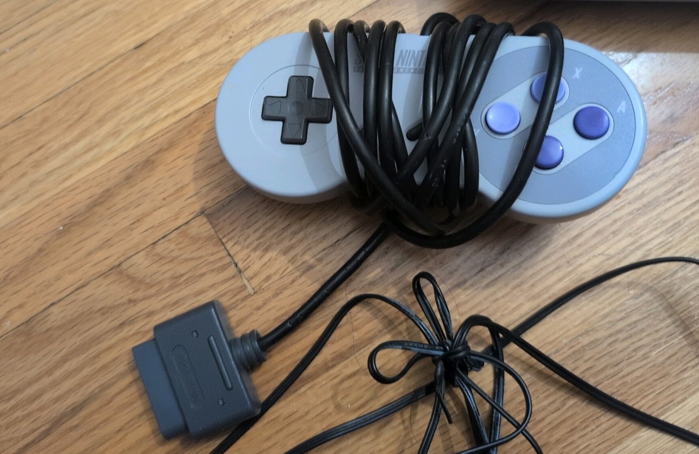 Nintendo SNES 512MB Grey Console SNS-101. W/ power , AV hook up and control.