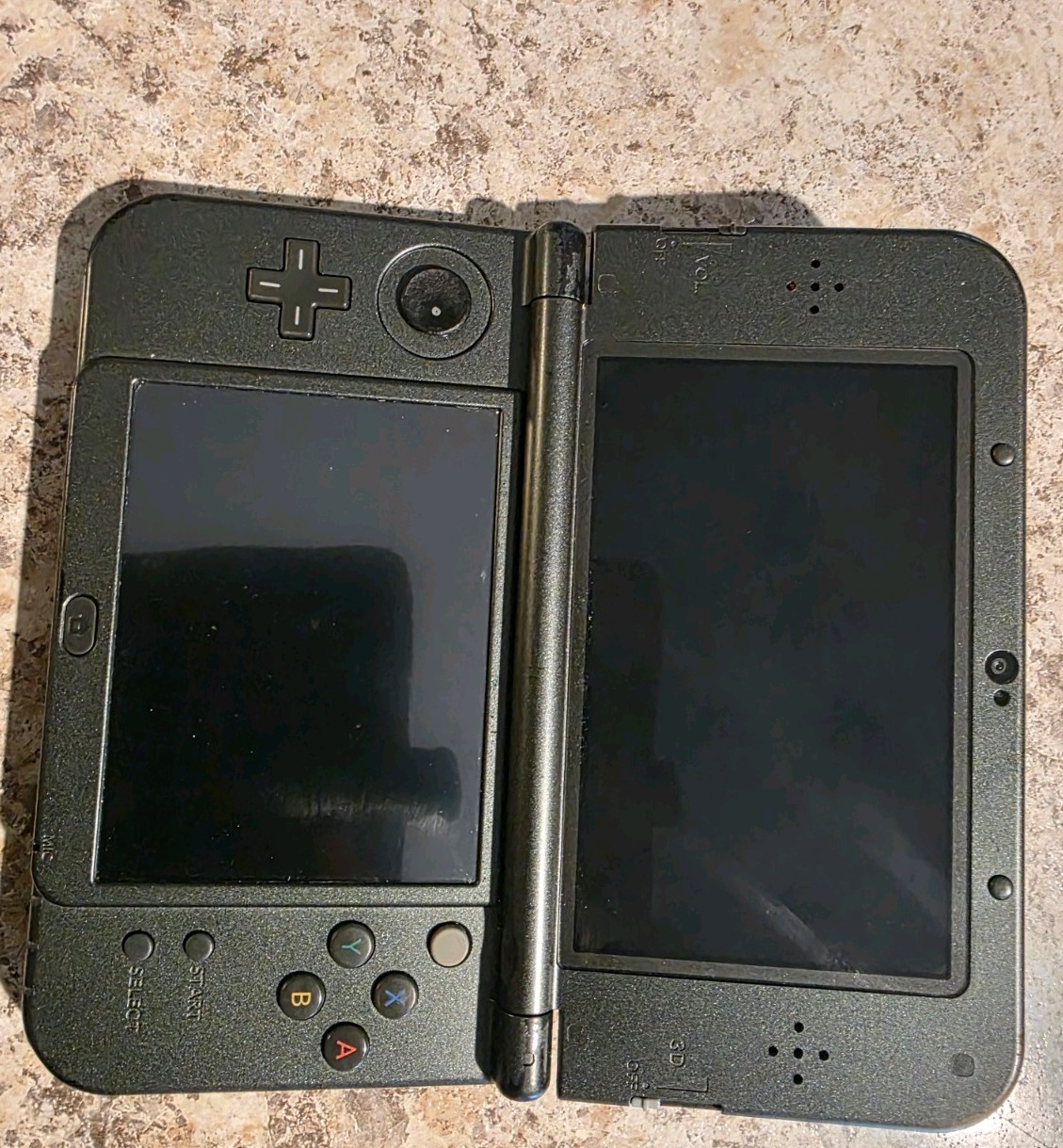 Nintendo “New” 3DS XL Metallic Gray / Black+charger.
