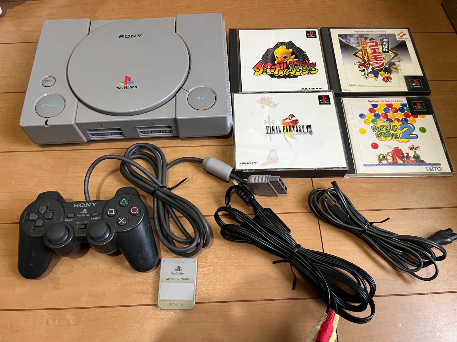 Sony PlayStation 1 PS1 Console SCPH-7000 with 4 Games Japanese