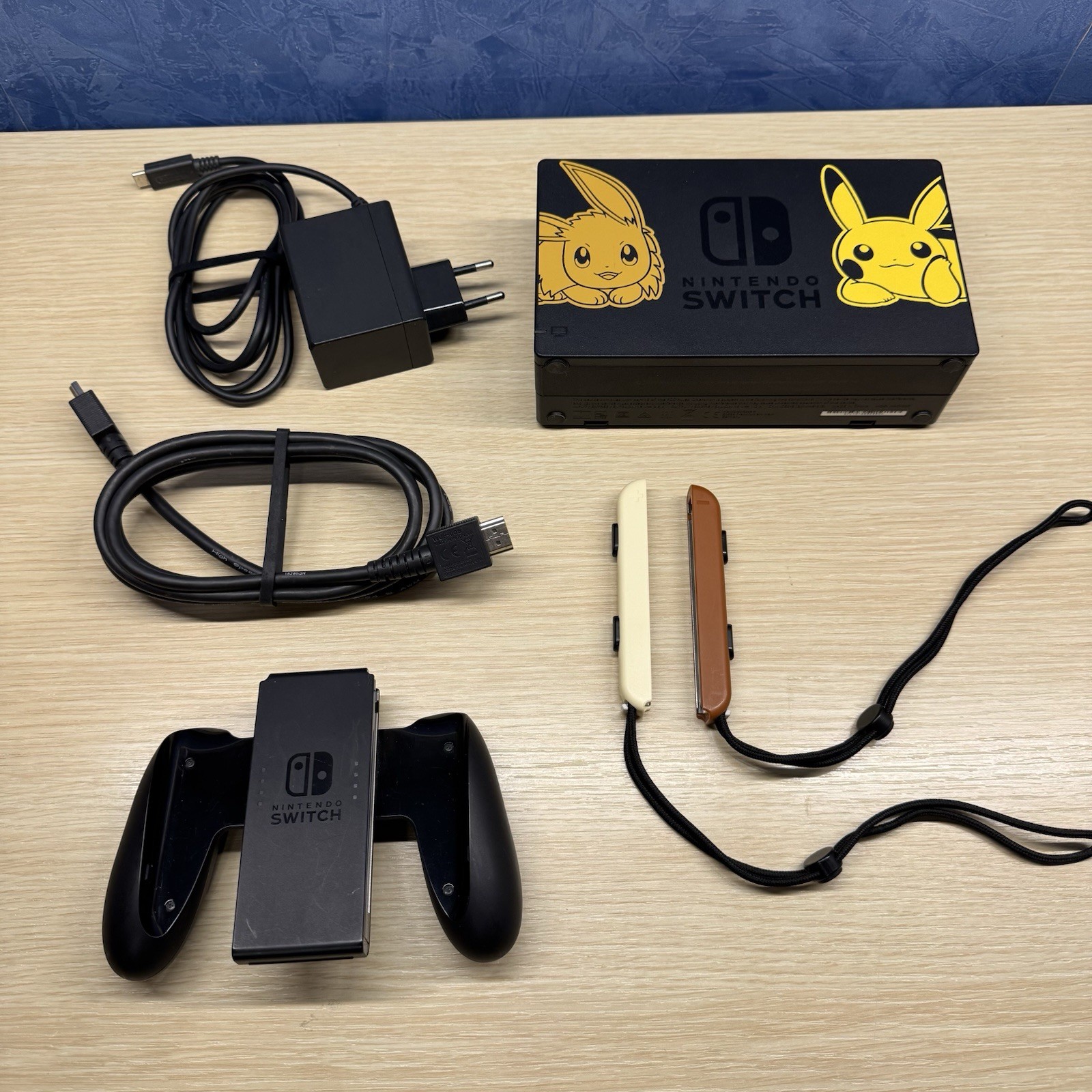 Nintendo Switch – Pokemon Let’s Go Pikachu Limited Edition + Pokeball Plus