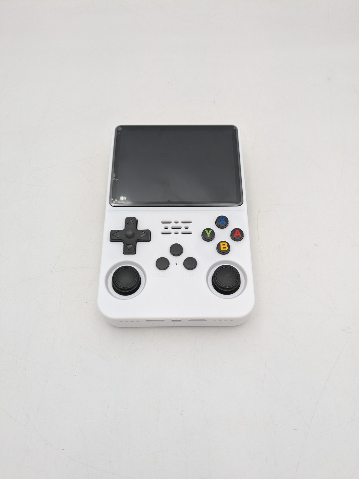 R36S Retro Handheld Gaming Console Built-In Simulator 3.5″ IPS Screen – White
