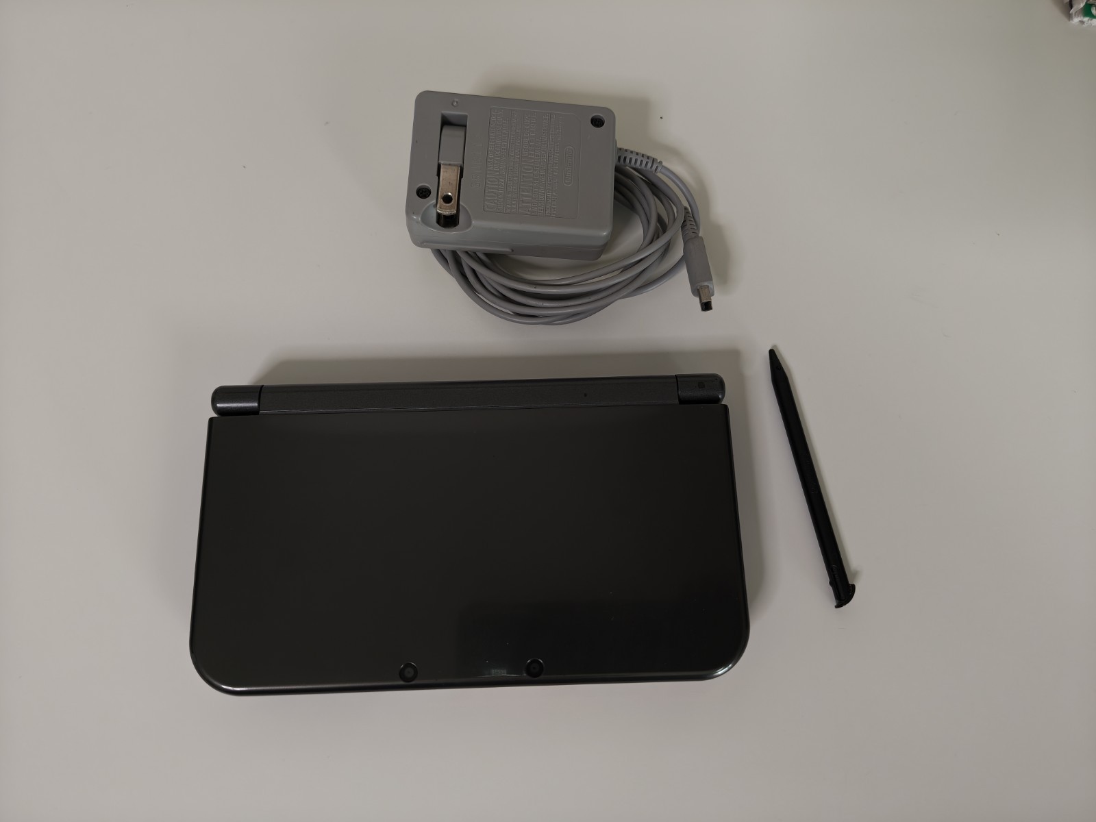 New Nintendo 3DS XL Metallic Black | Charger 32GB SD Card | REGION FREE TOP IPS