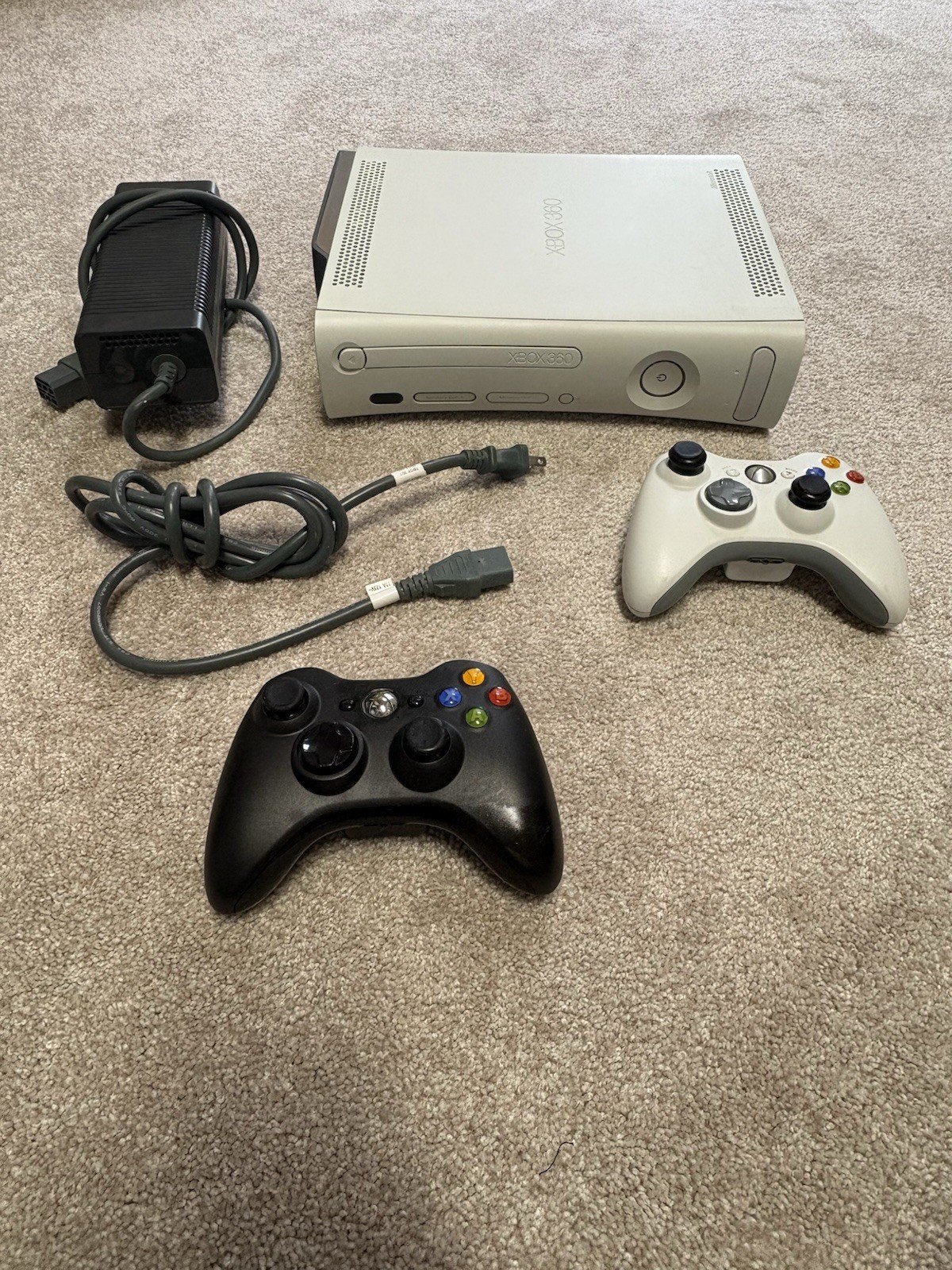 Microsoft XBox 360 Pro 4GB White Video Gaming System 360P, 2 Controllers