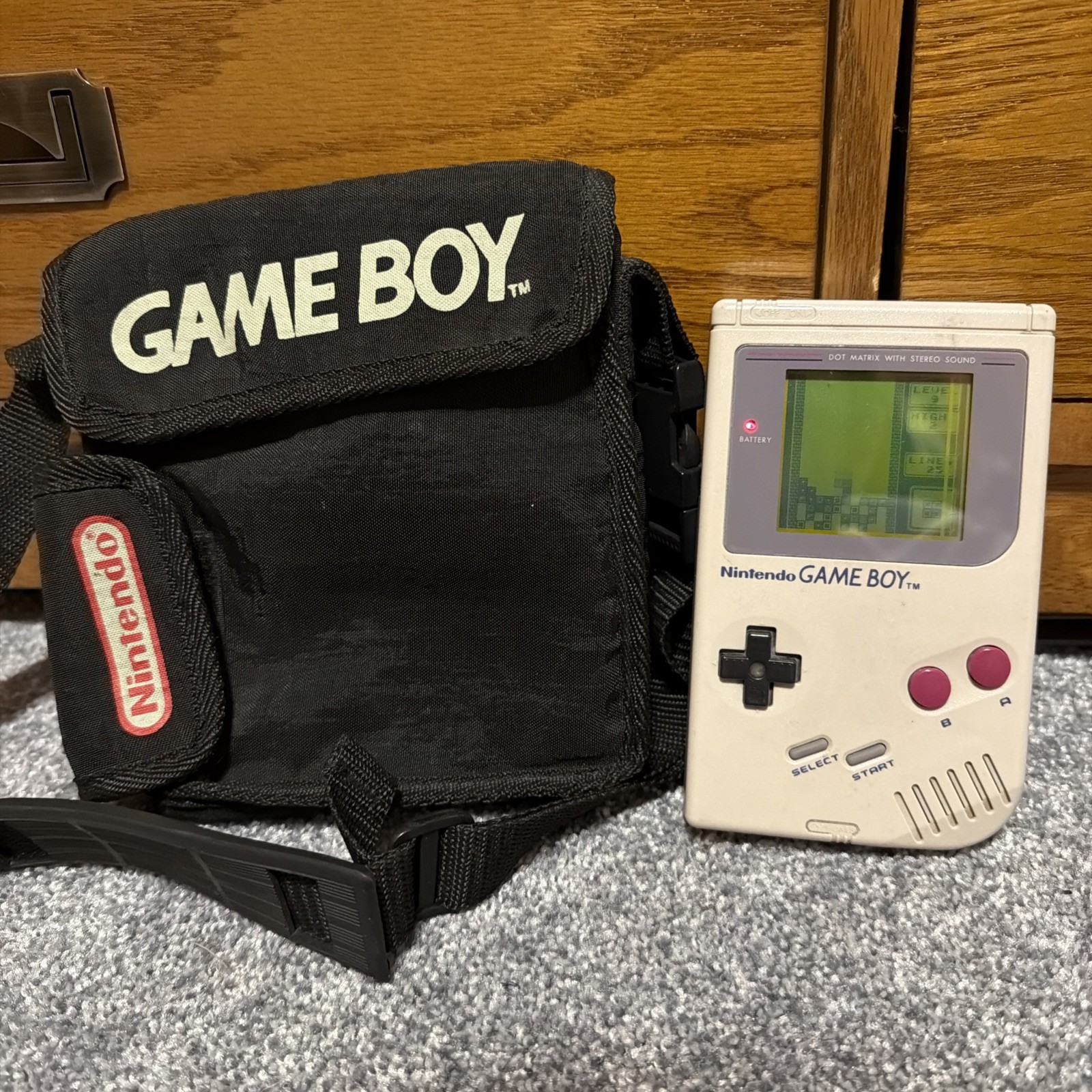 Original Nintendo Gameboy DMG-01 With OEM Carry Bag Working READ