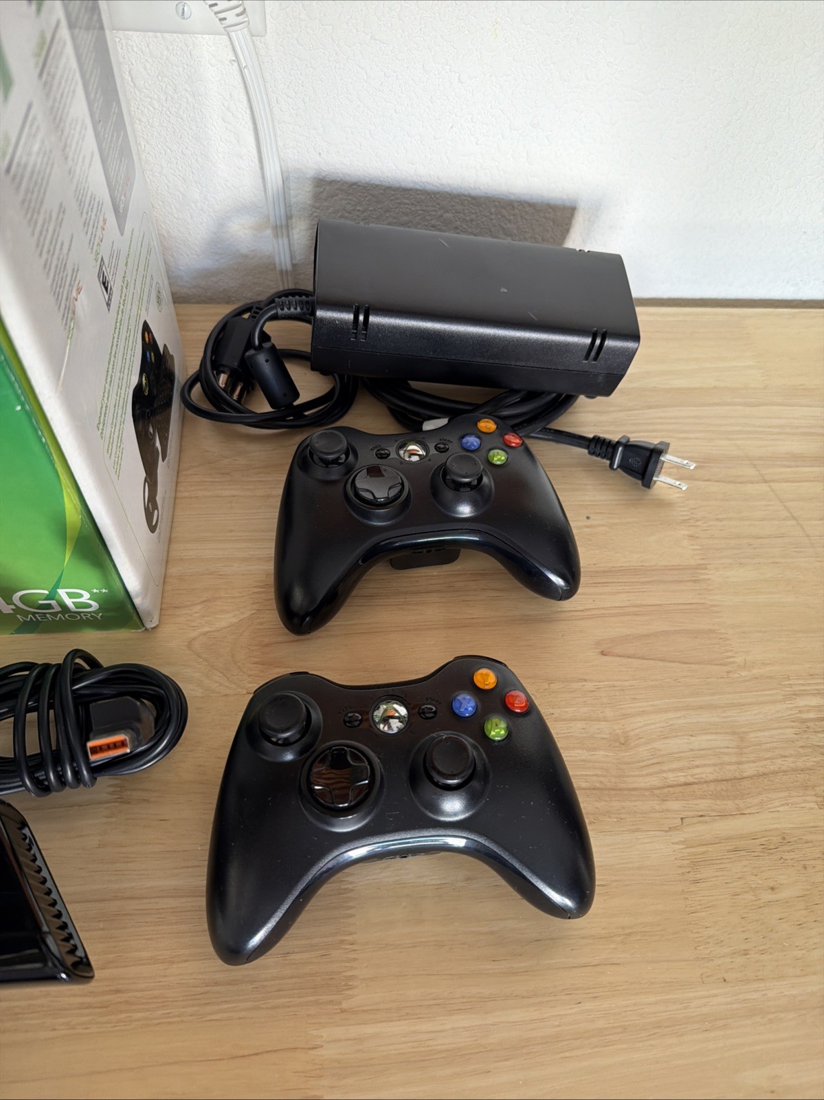 Microsoft Xbox 360 Slim 4GB 2 Controllers Kinect Bundle 24 Game Lot Tested W/Box
