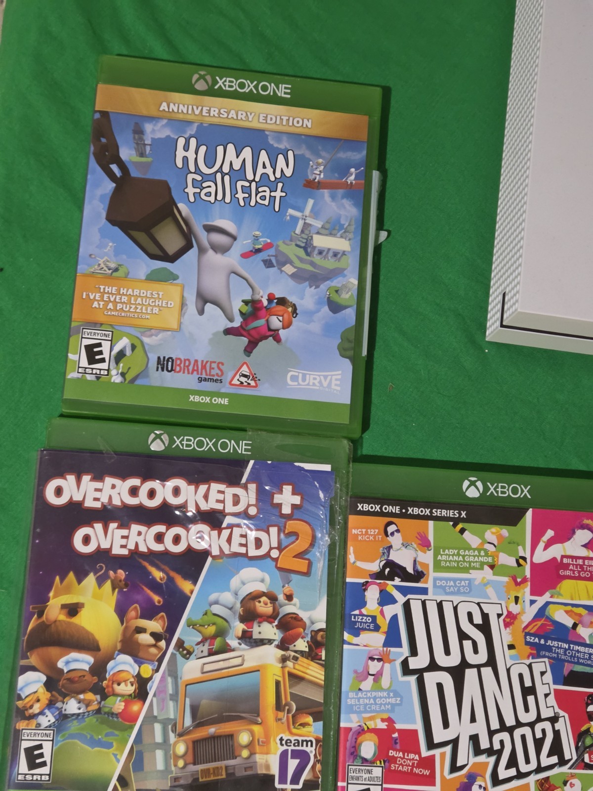 Microsoft Xbox One S 1TB With Kinnect + Two Controllers And 7 Games
