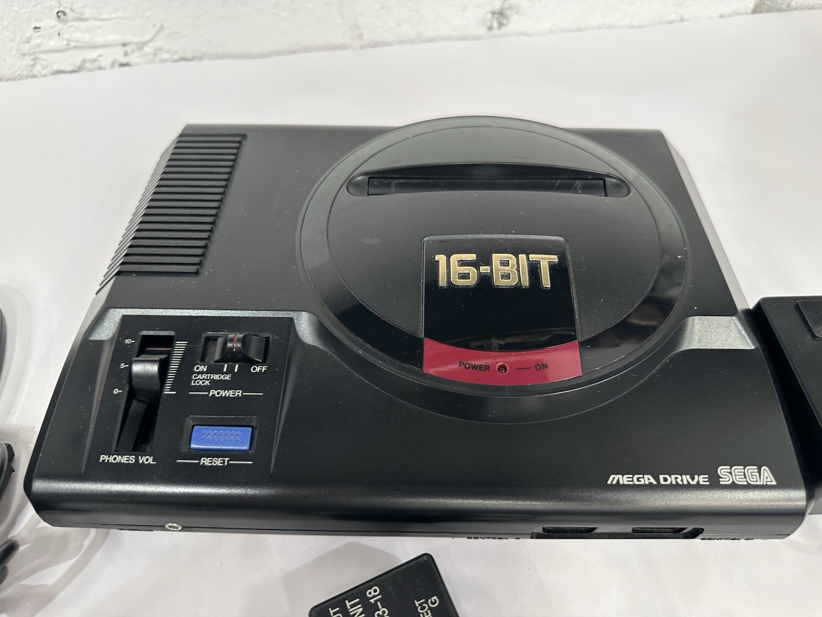 VINTAGE SEGA MEGA DRIVE BOXED WORKING CONSOLE 16 Bit PAL 1601-11 NTSC JAPAN BOX