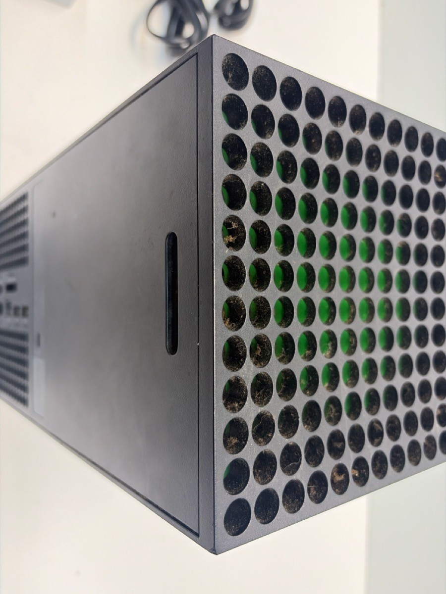 MICROSOFT XBOX SERIES X – CONSOLE – 1TB – 1882 PRE-OWNED (P23016978)