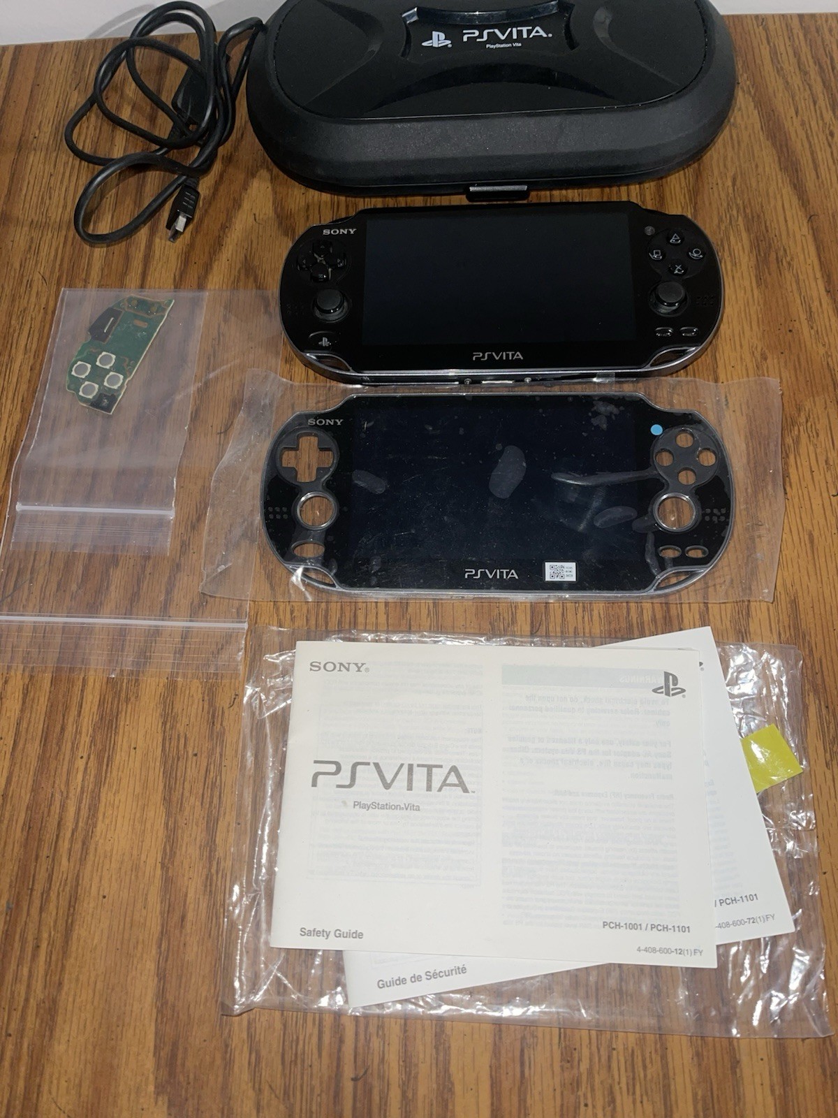 PS Vita PCH-1001 Bundle Console – Charger, RARE Vault Case & 32 Gig Card, 1 Game