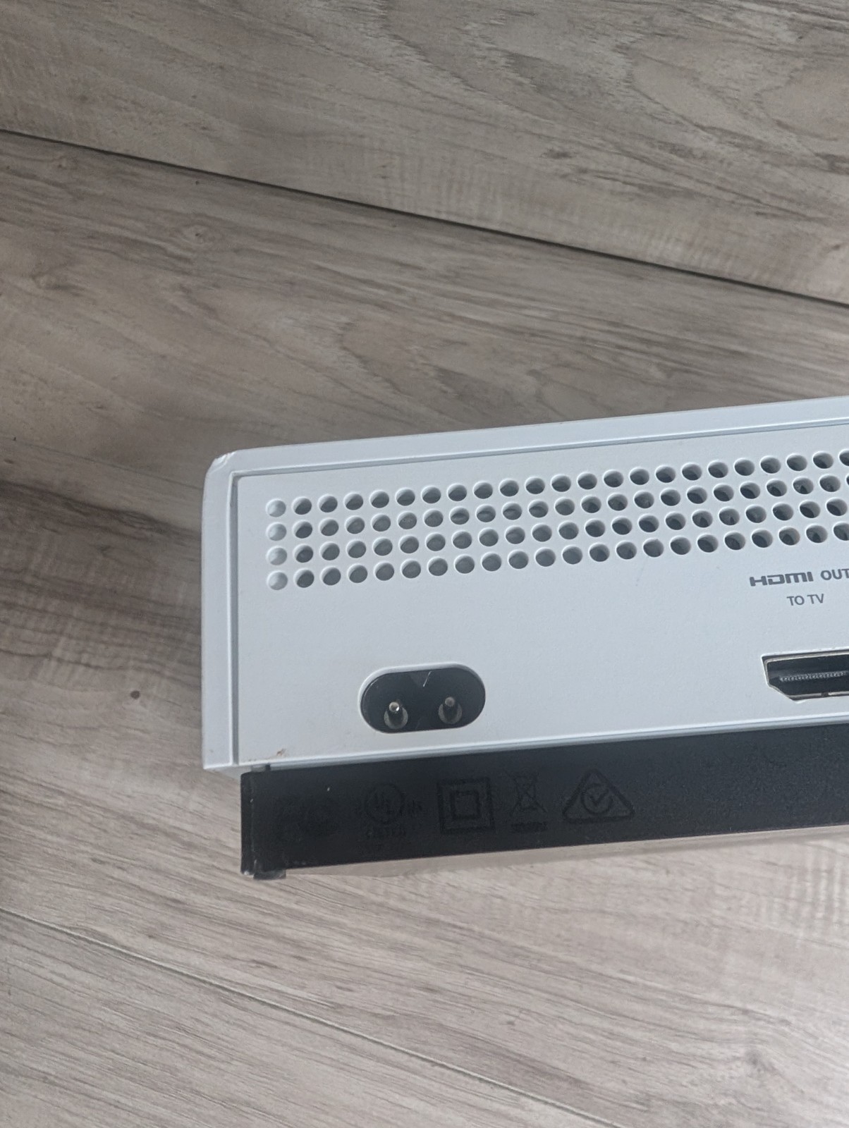Microsoft 1 TB White XBOX One S, Model 1681 Gaming Console ( READ )