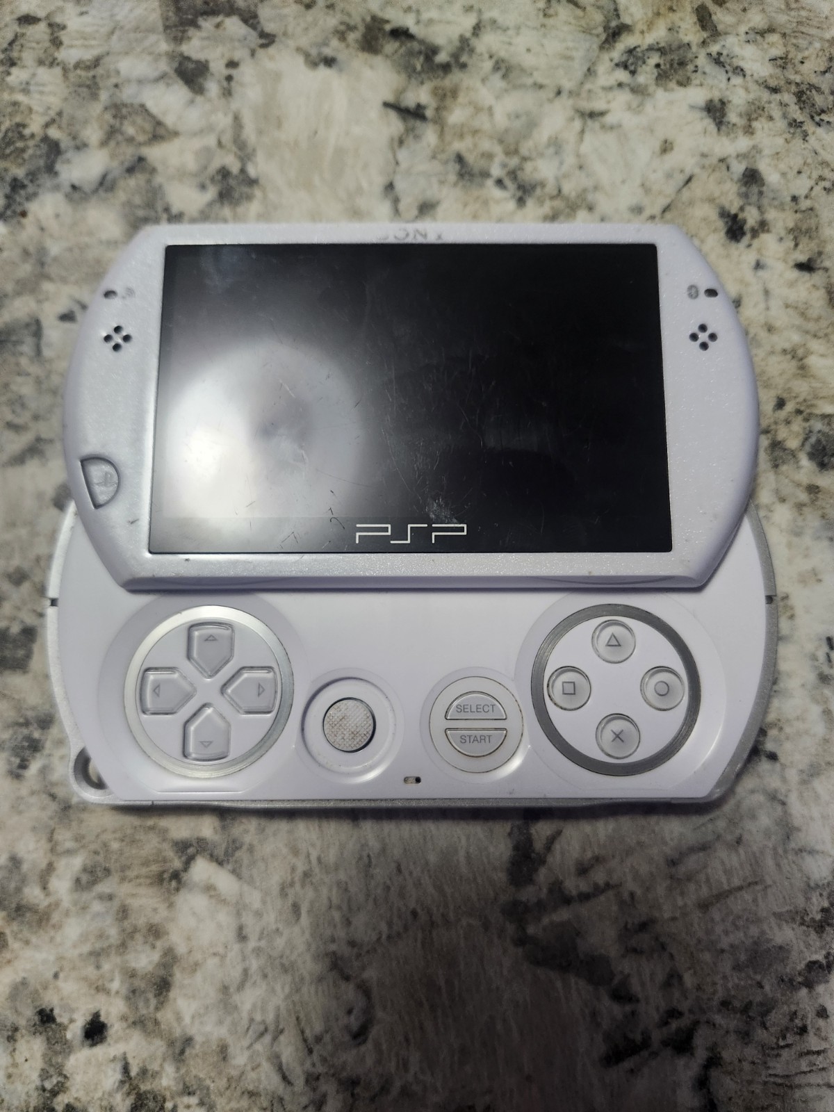 Sony PSP Go Handheld System Pearl White 16GB PSP-N1001
