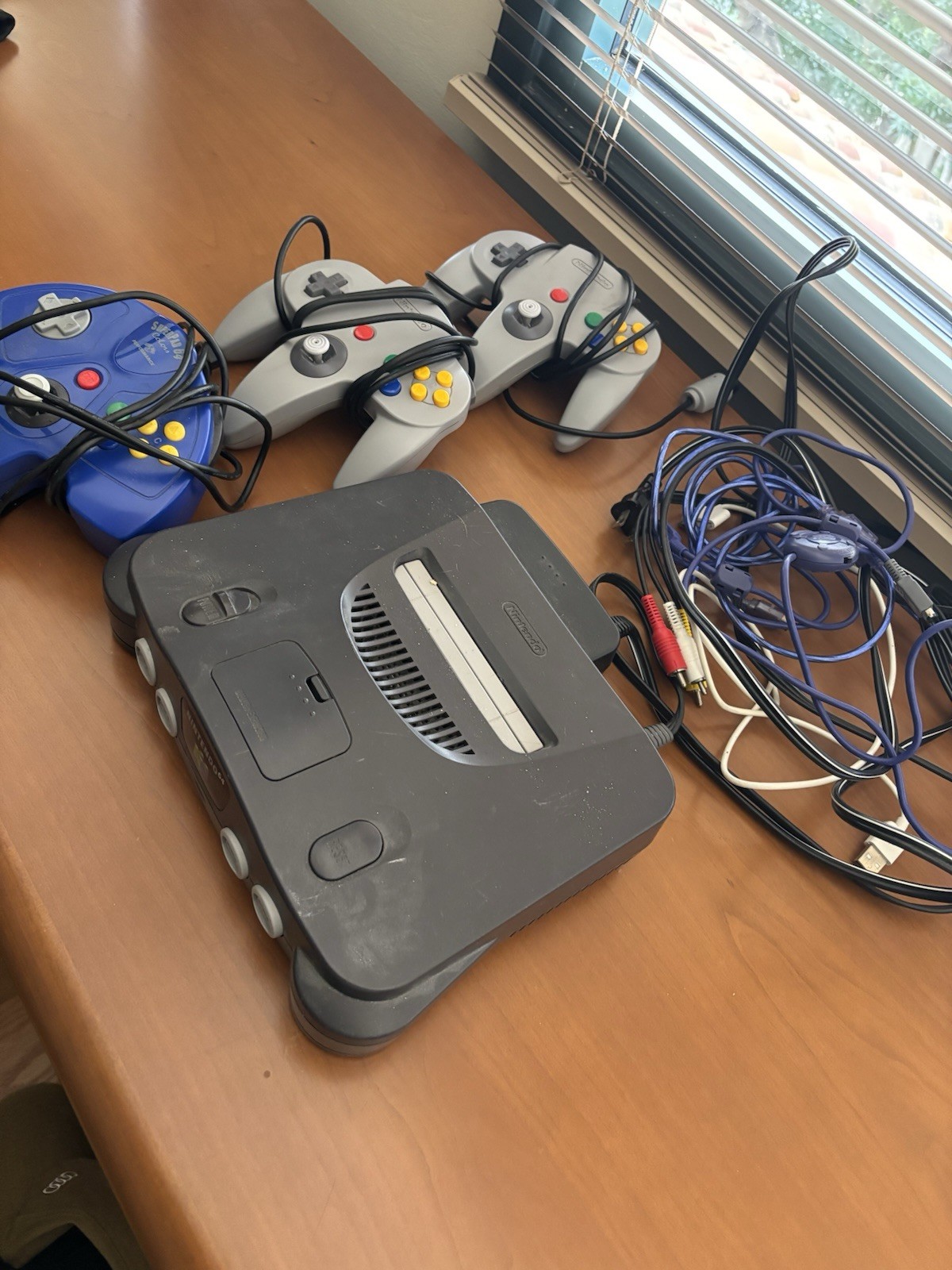 Nintendo 64 w Three Controllers!