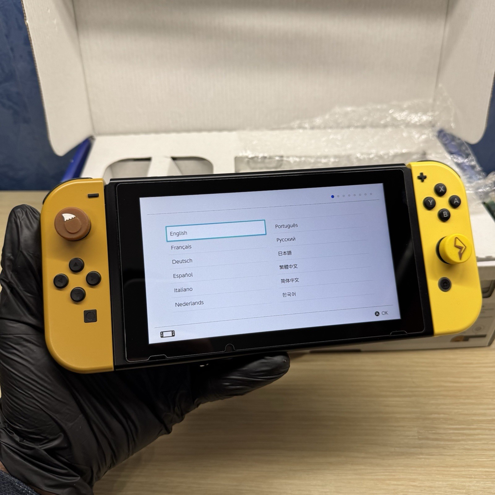 Nintendo Switch – Pokemon Let’s Go Pikachu Limited Edition + Pokeball Plus