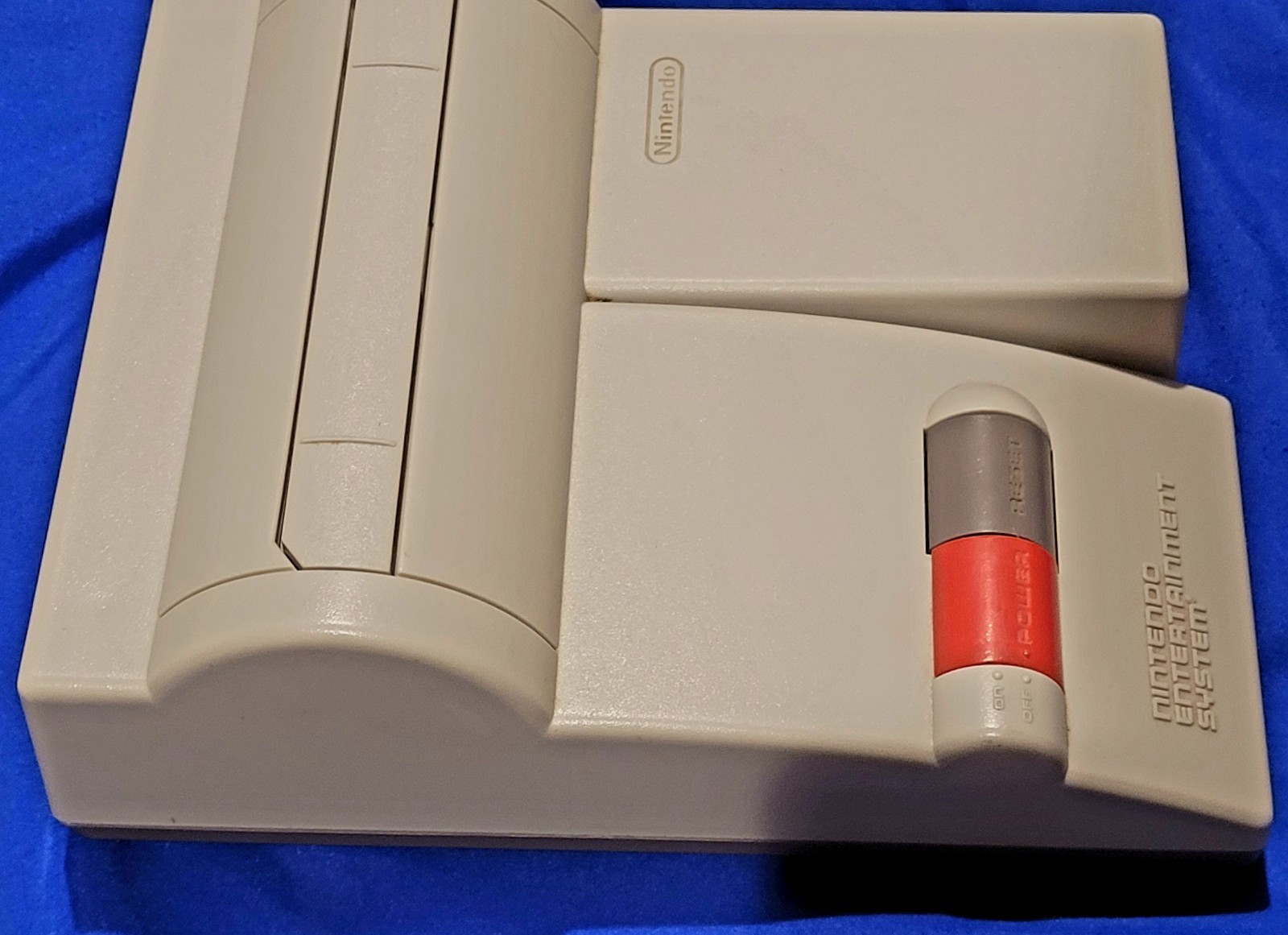 Nintendo Nes Top Loader Console Bundle 4 Games Two Controllers & One Zapper Gun