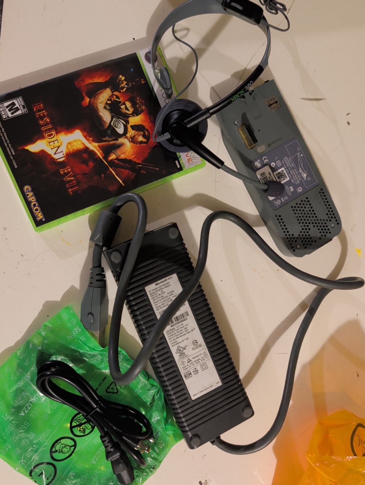 Microsoft Xbox 360 Elite 60GB Console – Black – includes power and HDMI cord