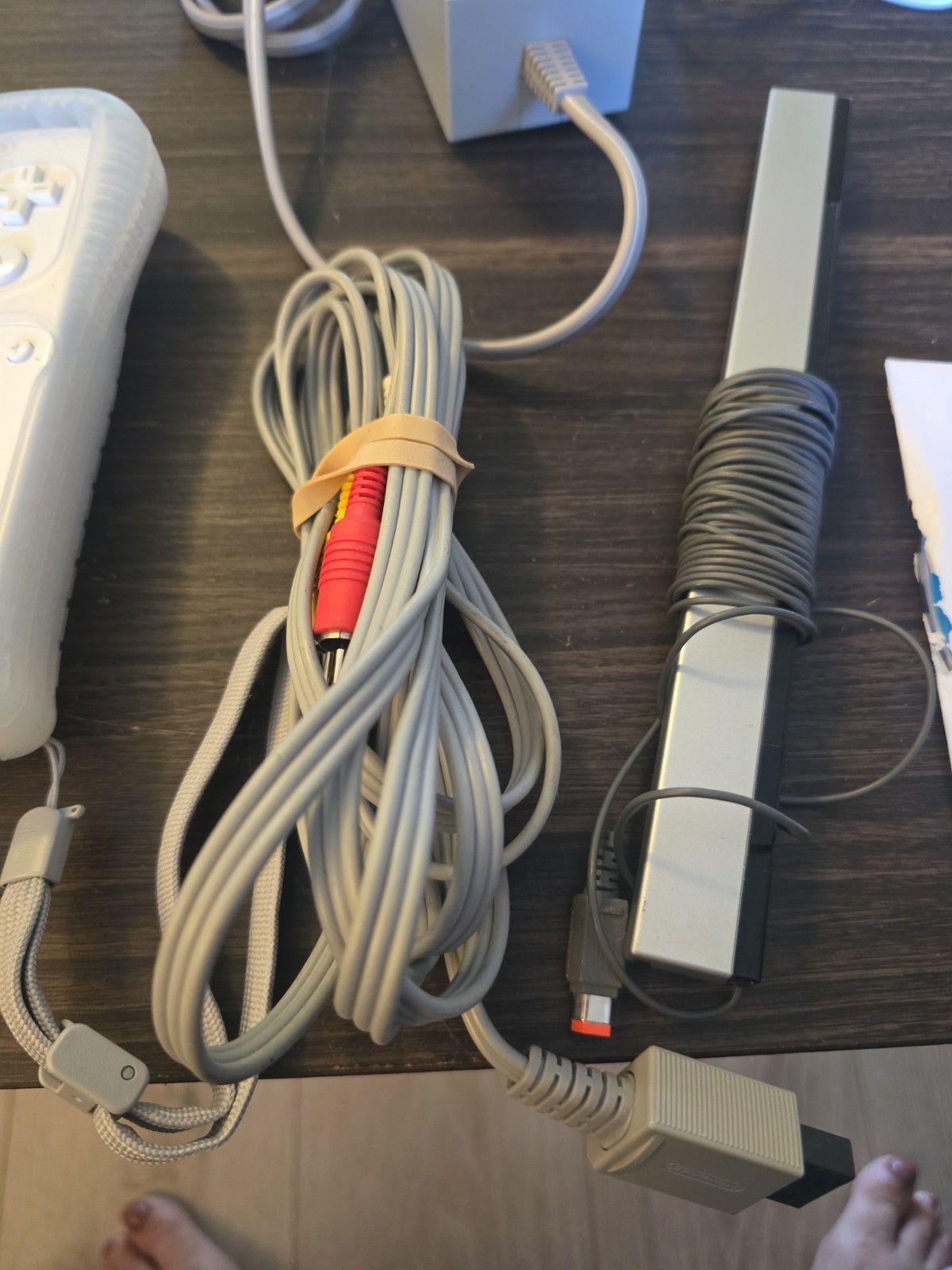 Nintendo Wii RVL-001 White Console w/ 2 Controllers Cables Wii Sports Tested