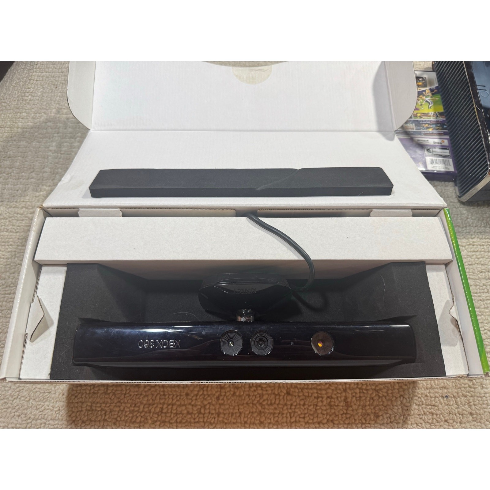 Halo 4 Xbox 360 Bundle – With Wireless Controllers, Kinect, Game. Tested – Works