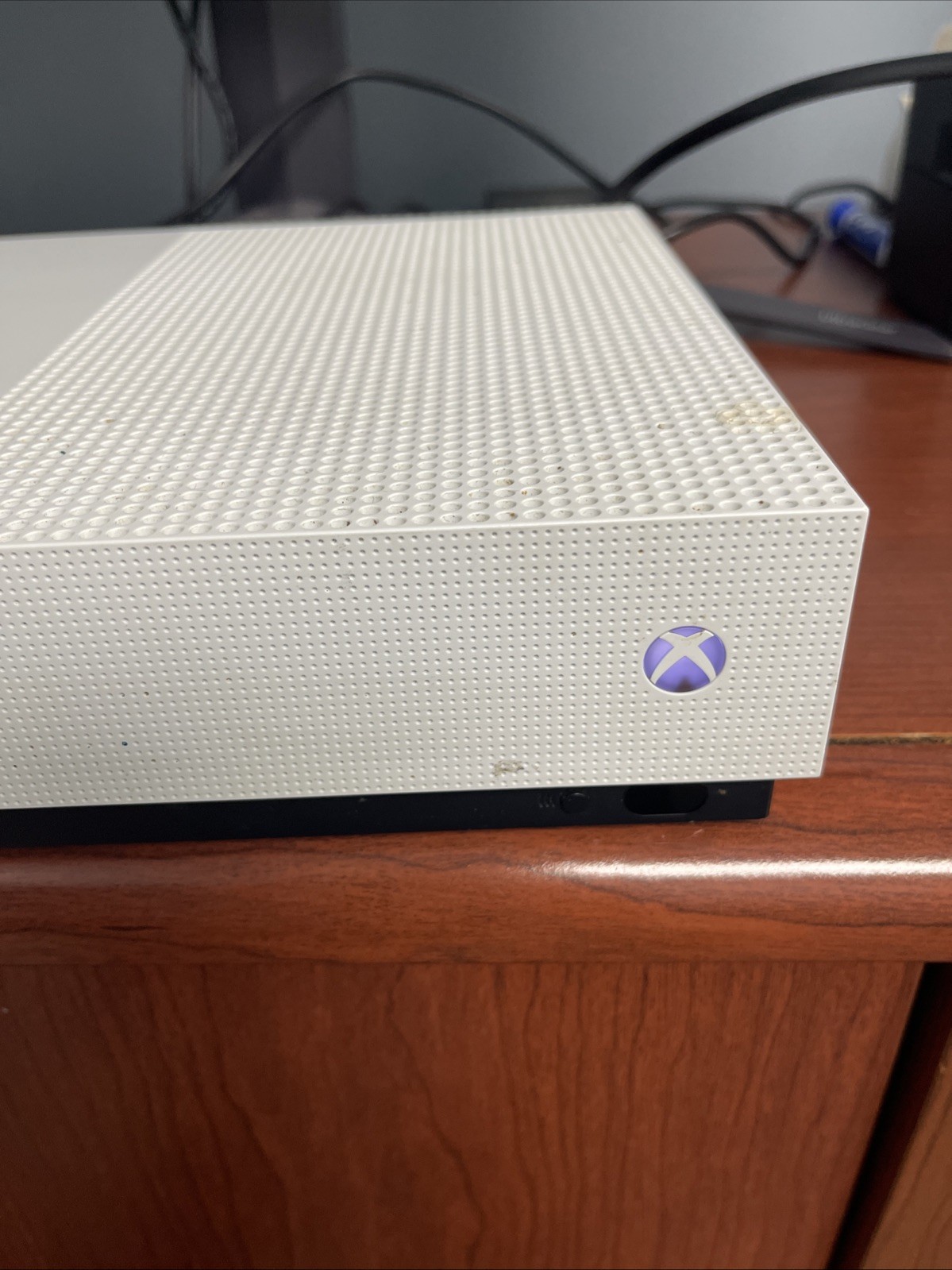 Microsoft Xbox One S – POWERS ON – Parts Only 4216