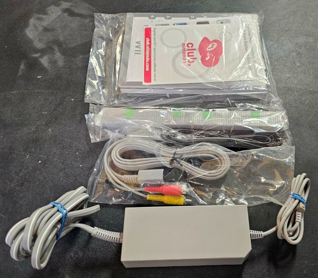 Nintendo Wii RVK S BAAG USZ Limited Edition Console Bundle TESTED