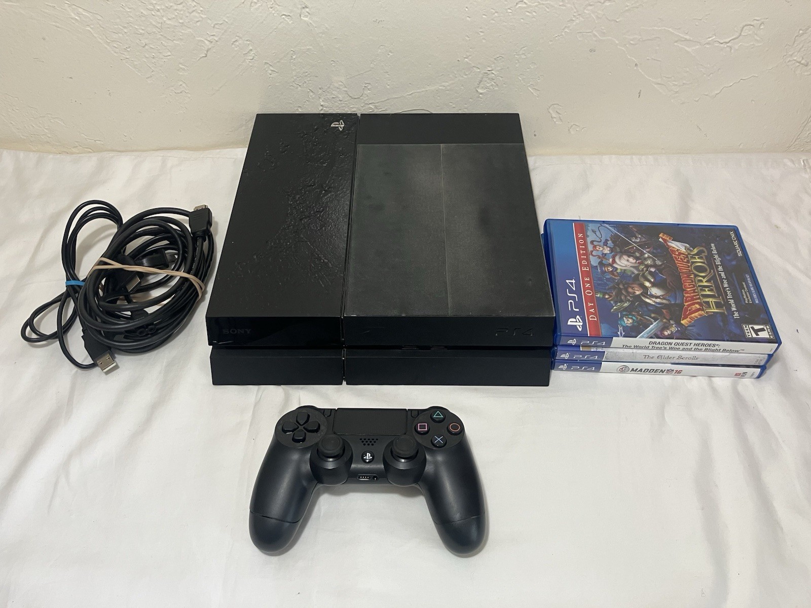 Sony Playstation 4 PS4 Console CUH-1001A CLEAN NEW THERMAL PASTE 500GB 3 Games++