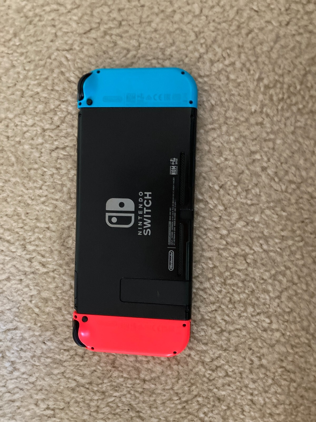 Nintendo switch – Red/Blue Controller. Includes 128GB MicroSD and 3 Games