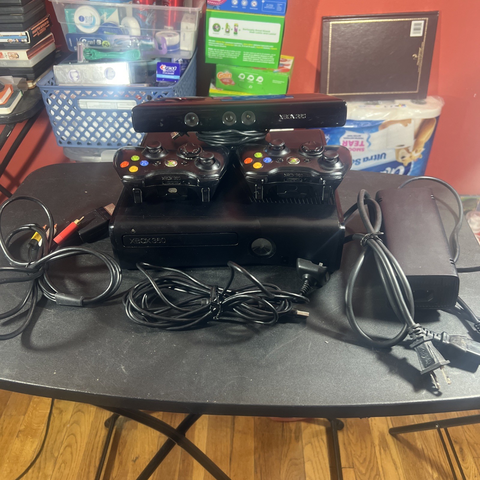 Xbox 360 S Slim 1439 320GB Bundle with Controllers Kinect And Cables