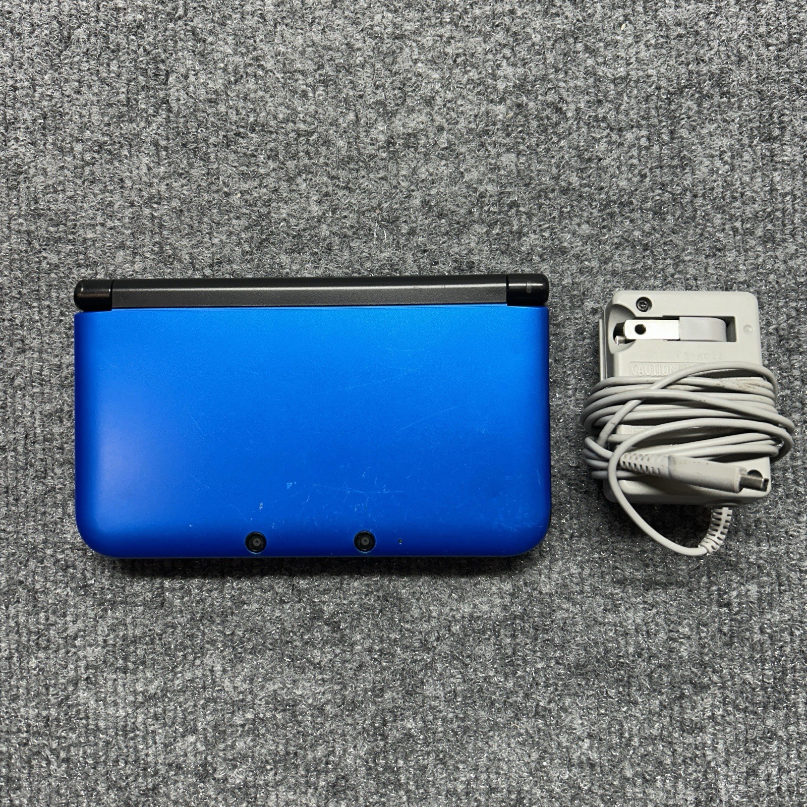 Nintendo 3DS XL Handheld Game Console SPR-001 Blue & Black NO STYLUS w/ Charger