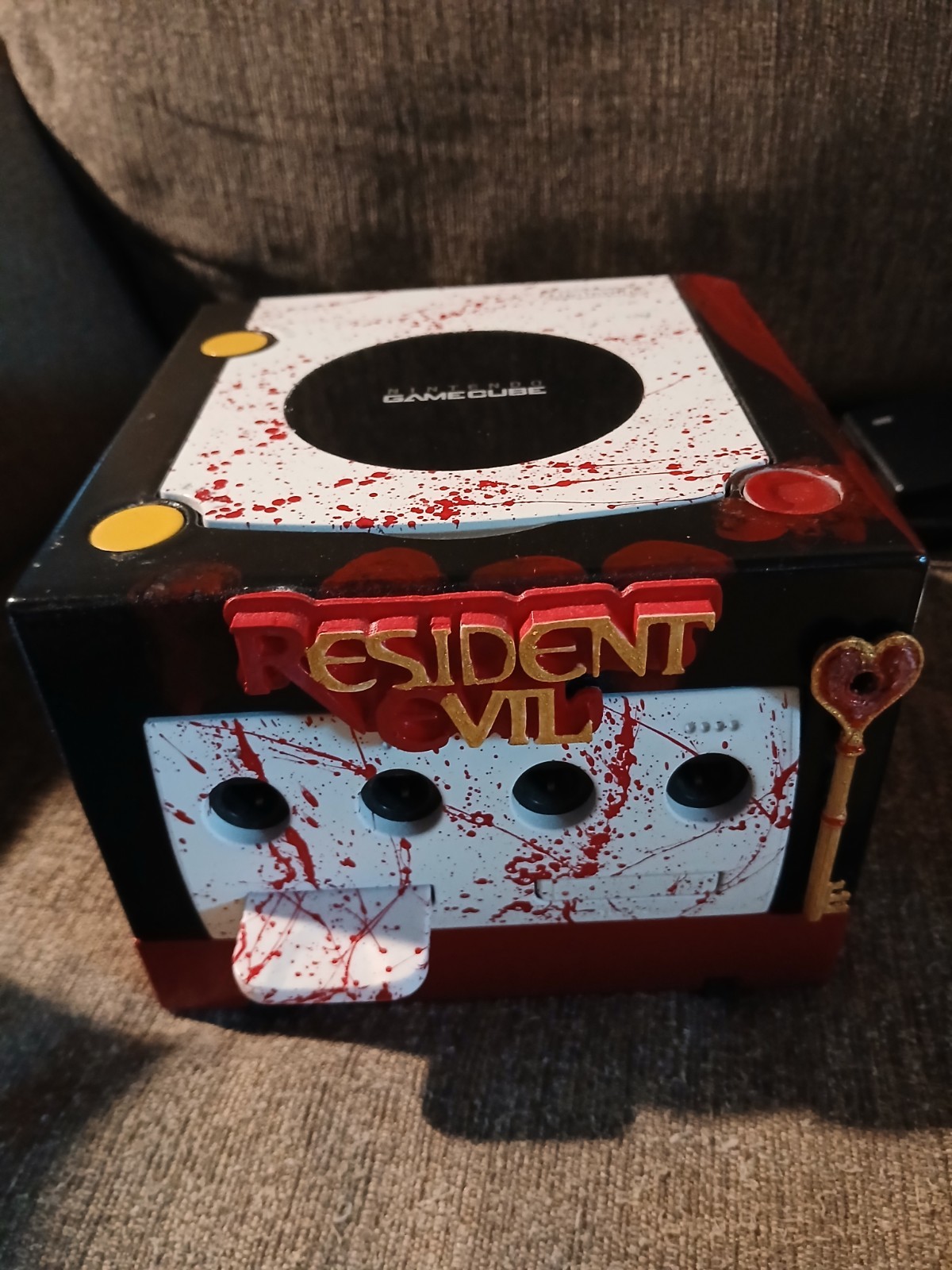 Custom Resident Evil Gamecube. 4 Games, 2 Controllers, Memory Card. See Pictures
