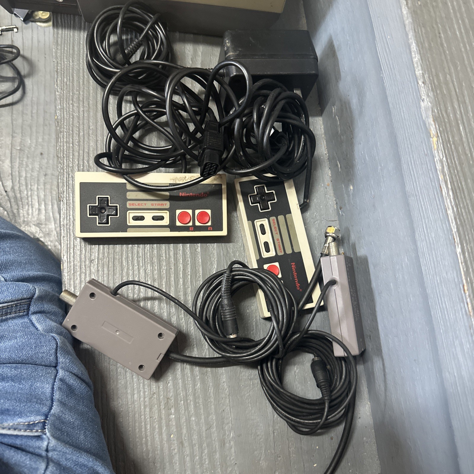 Nintendo CLVSNESA NES Classic Edition Home Console – White/Gray