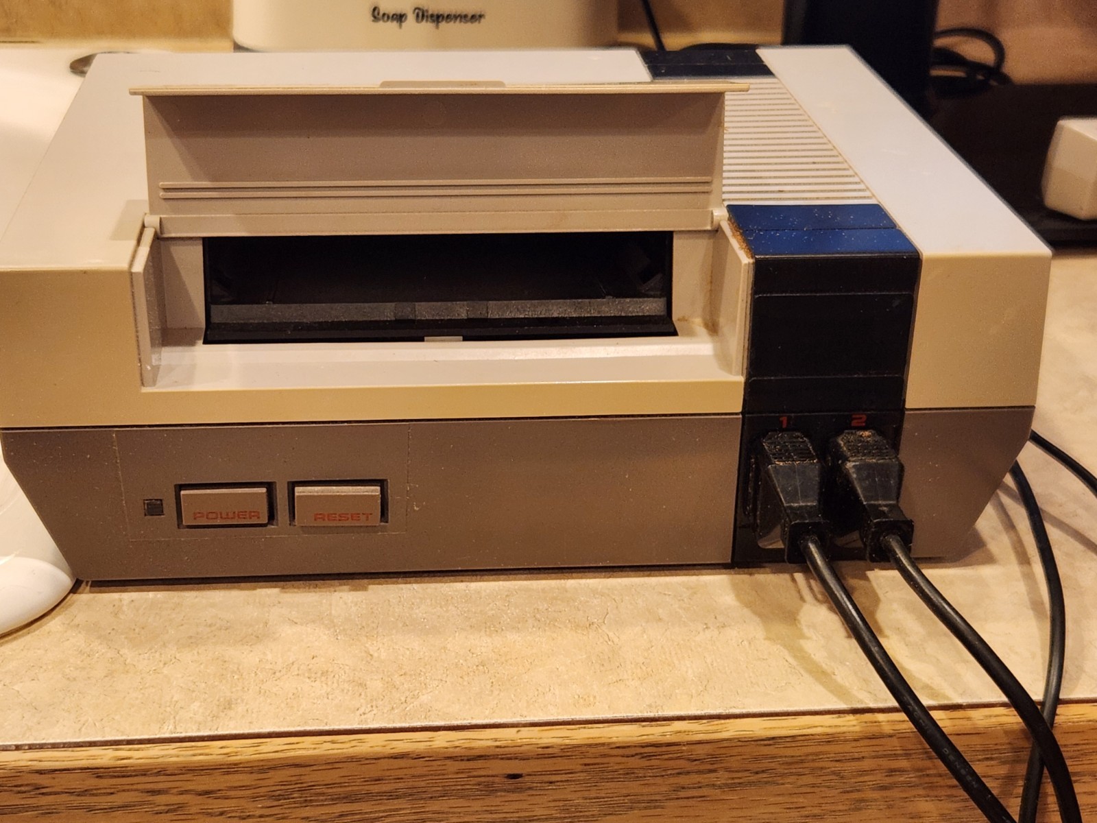 Nintendo CLVSNESA NES Classic Edition Console – White/Gray deluxe set console