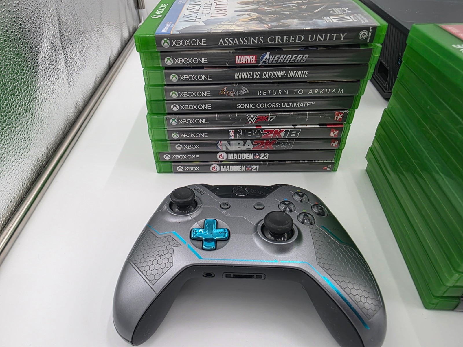 Halo 5 Guardians Xbox One Console w/ 25 Games Bundle 1TB