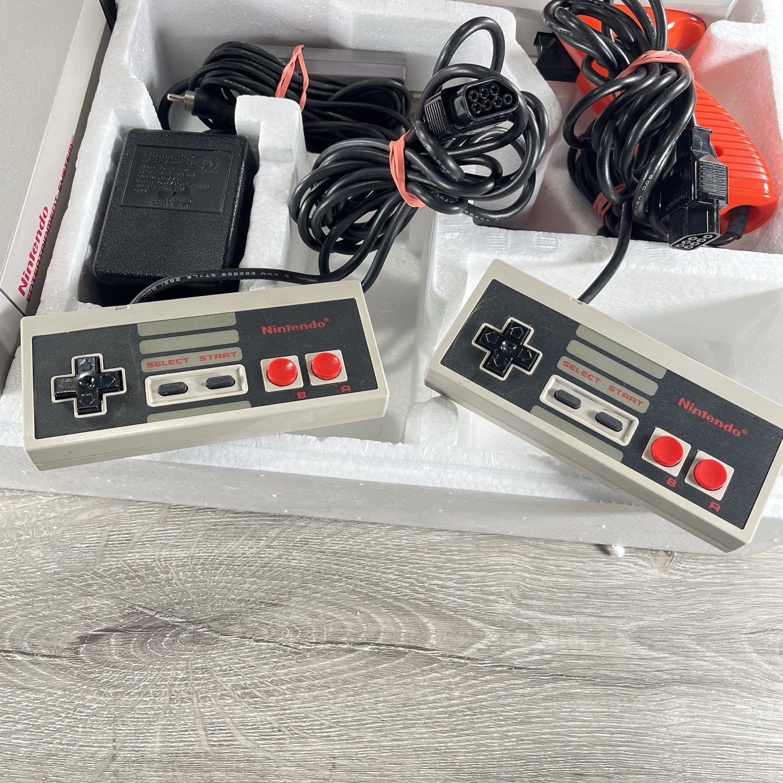 Nintendo NES Action Set Complete In Box Inserts Mario/Duck Hunt Tested