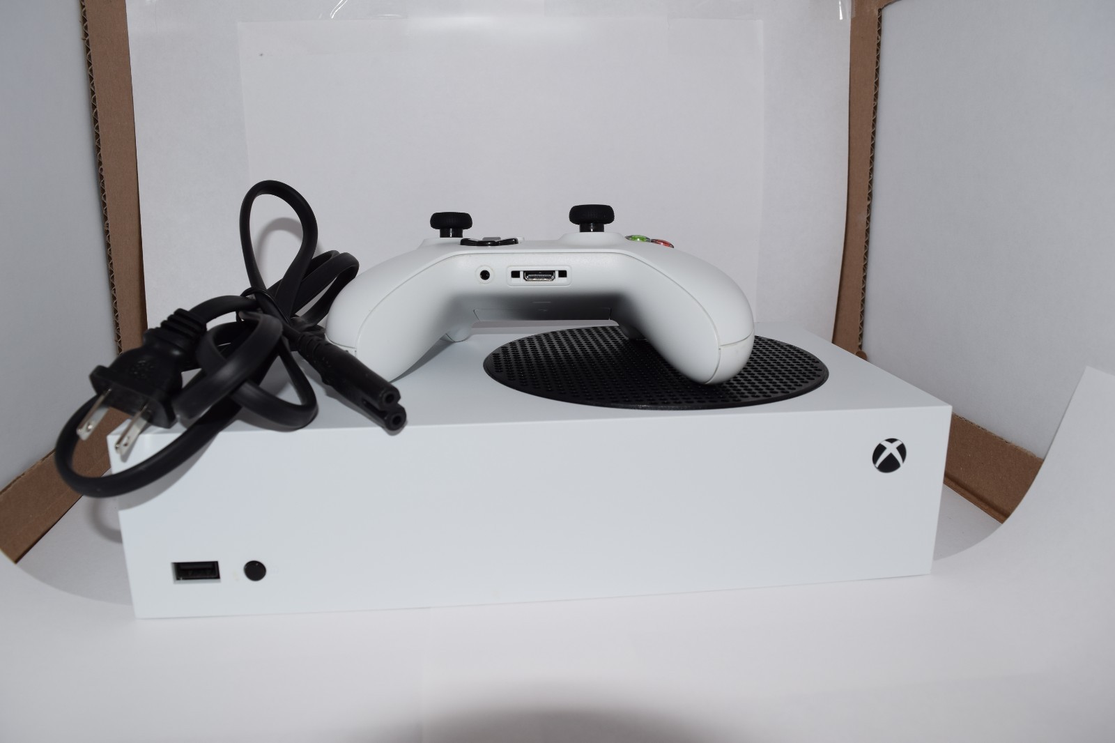 Xbox Series S 512GB – Barely Used – Original Box – Controller + Extras