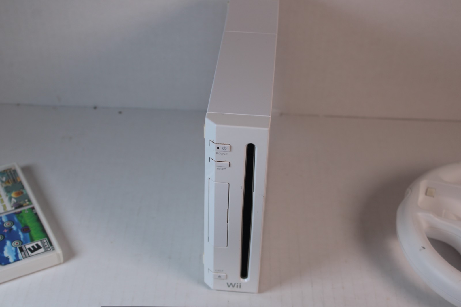 Nintendo Wii White Console RVL-001 W/ 1 OEM controller/chuk, 1 game, Wheel
