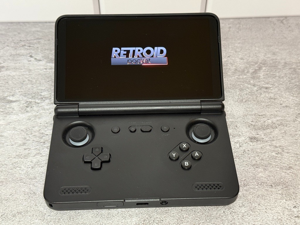 Retroid Pocket Flip 2 SD865 128GB US – Retro Gaming Android Black Handheld