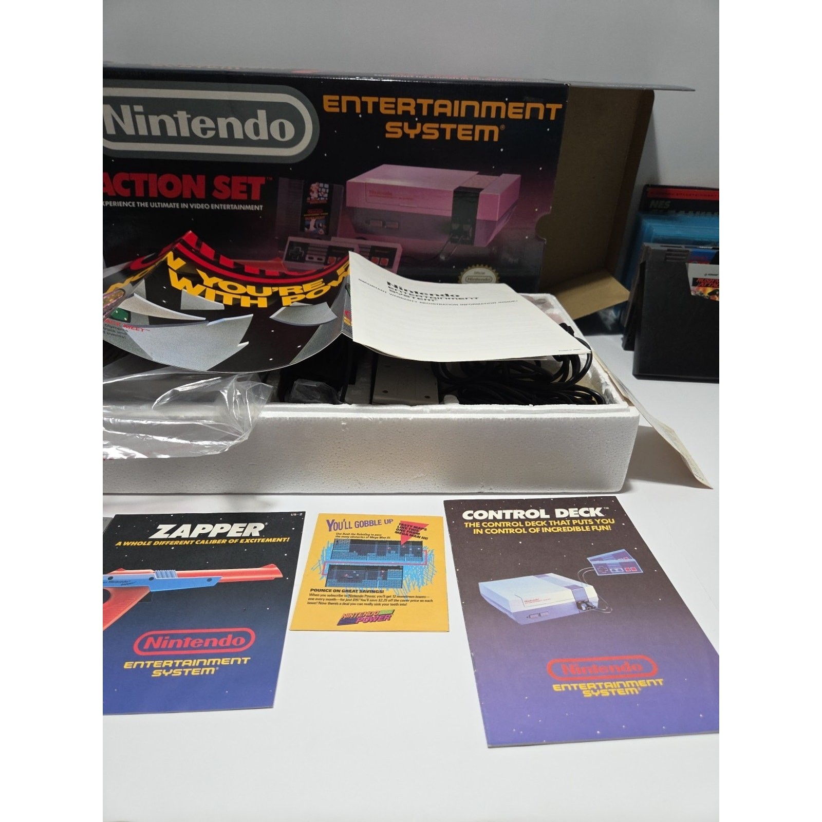 Nintendo NES Action Set Console CIB Zapper Controllers 15 Games Bundle