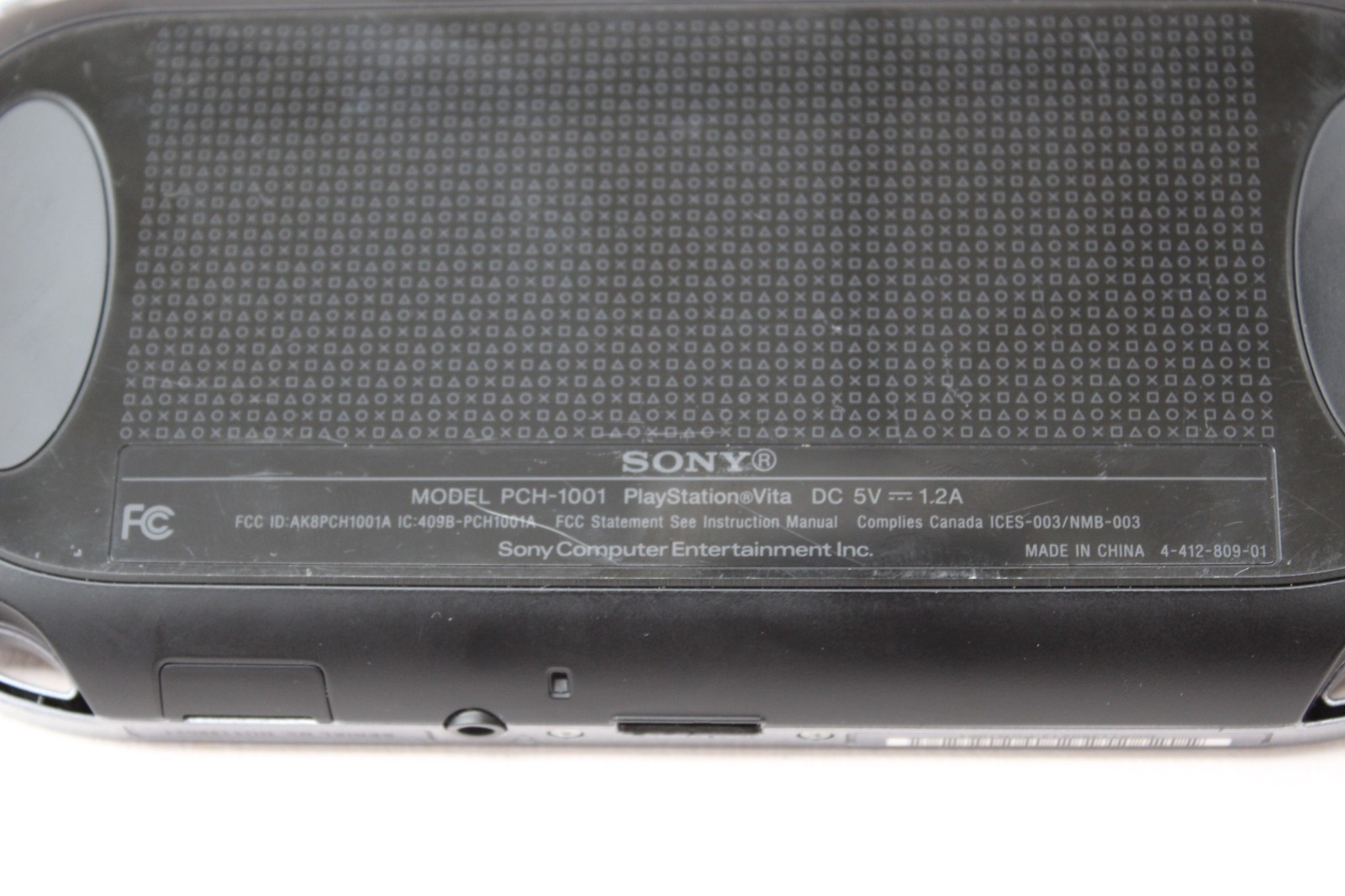 Sony PS Vita PCH-1001 Black Handheld System w/ Charger & 4GB SD Card