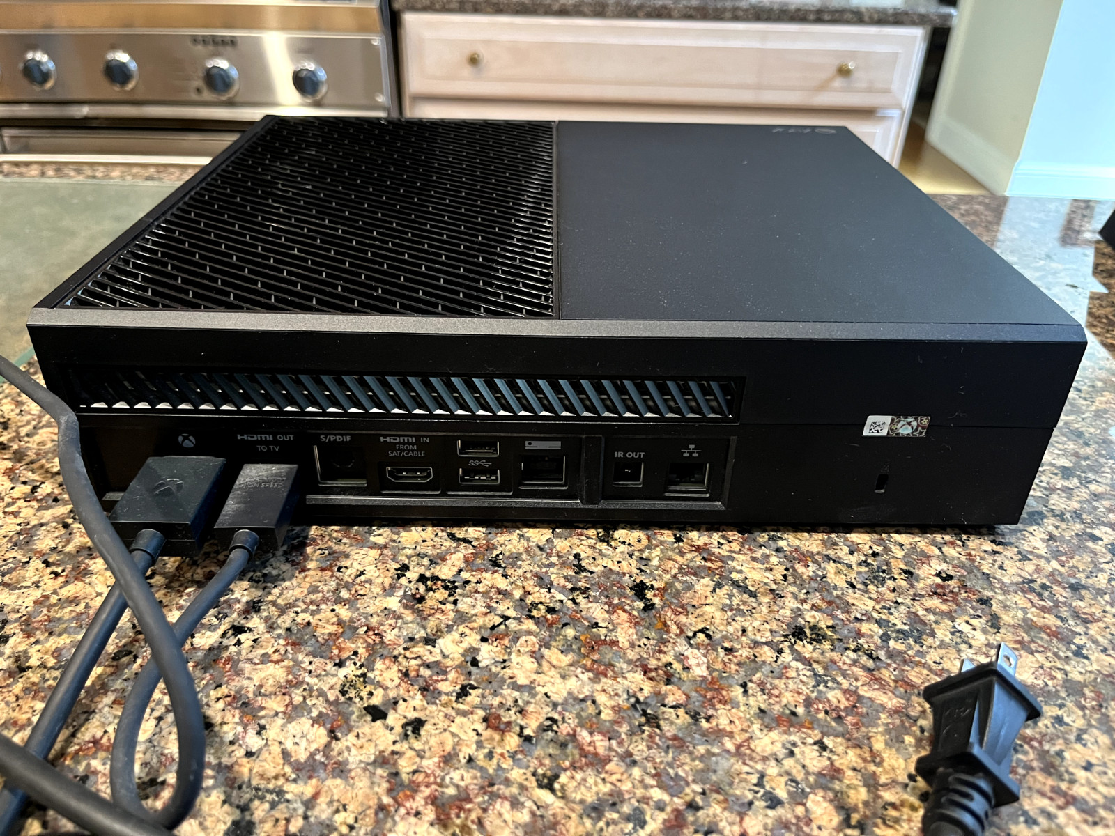 Microsoft Xbox One 500GB Console Bundle (excellent condition)