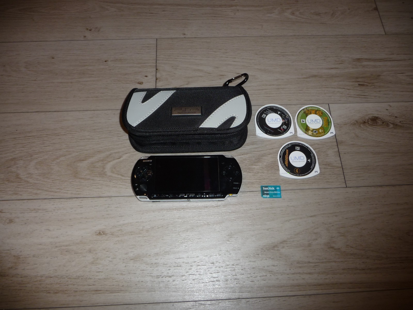 Sony Playstation Portable PSP-3001 With case and 3 games ,No battery or charger