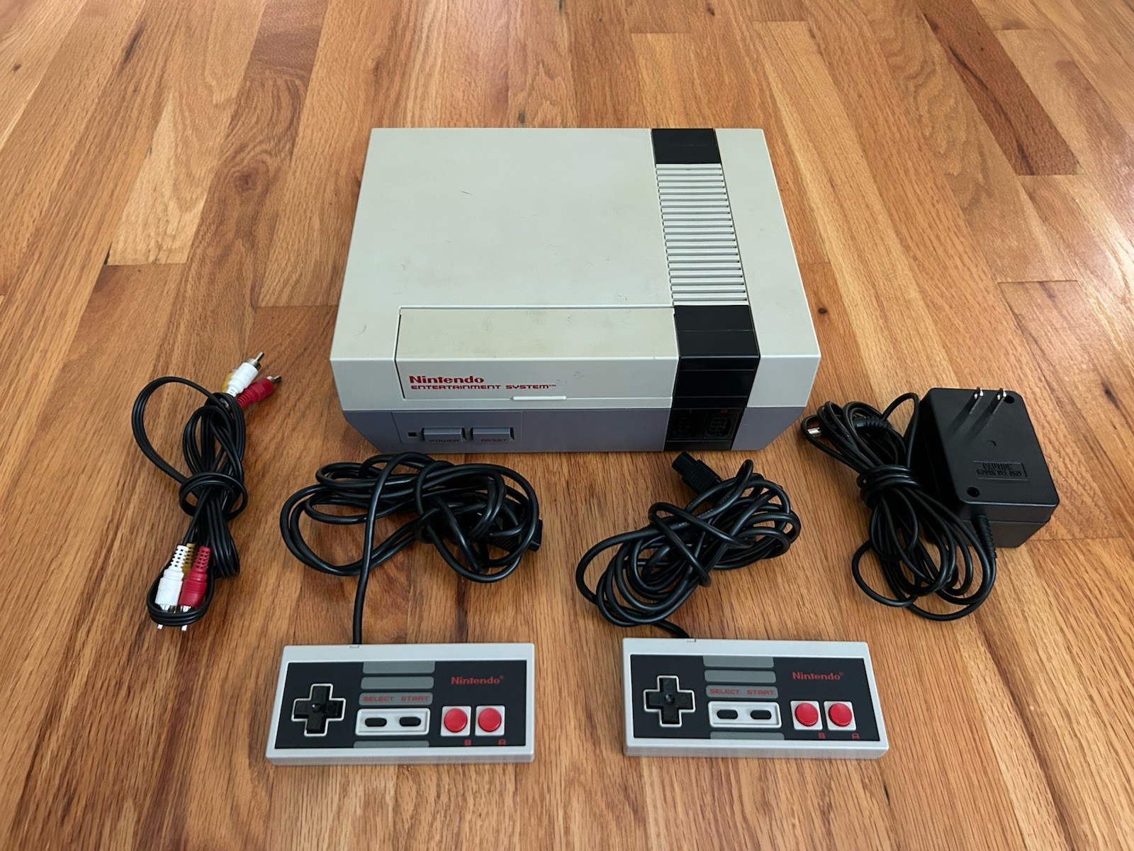 Original NES Nintendo Entertainment System with 2 Controllers and Cords NES-001