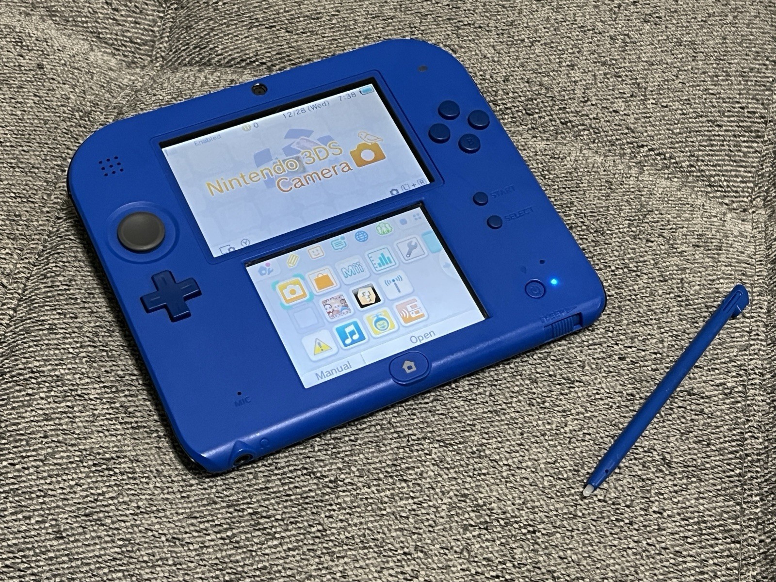 Nintendo 2DS Handheld Game Console FTR-001 Black/Blue