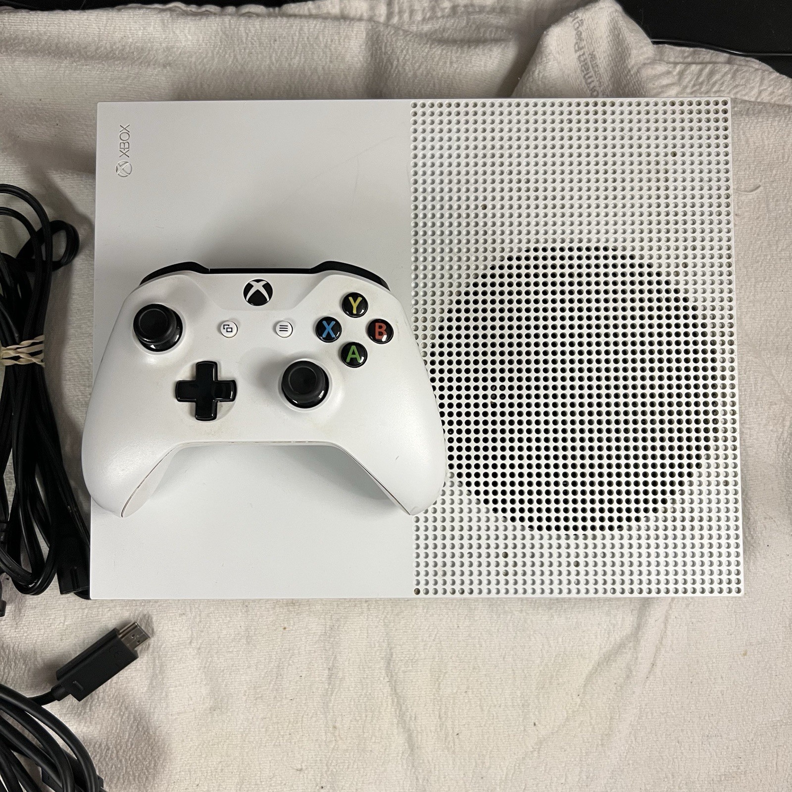 Microsoft Xbox One S White Console Bundle 7 Games