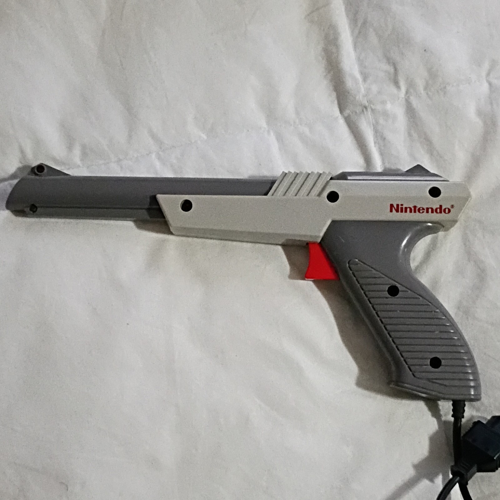Nintendo NES-001 Entertainment System Console Bundle 2 Controllers Zapper Games